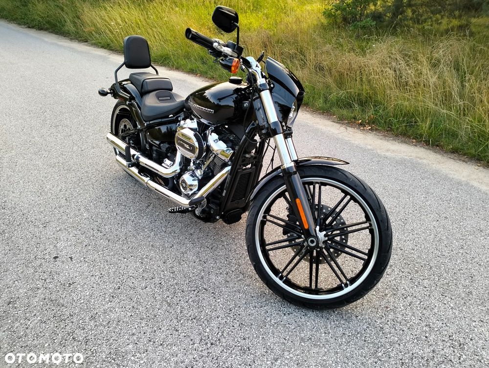 Harley-Davidson Softail Breakout - 29