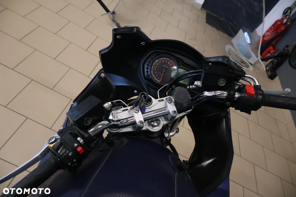 Suzuki GSX - 17
