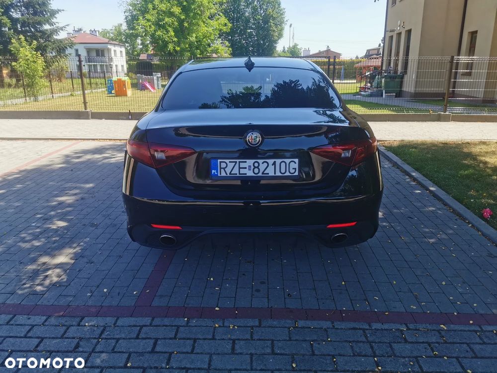 Alfa Romeo Giulia - 8