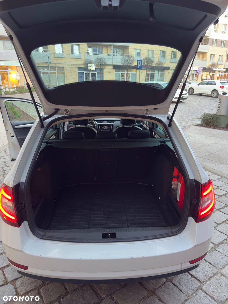 Skoda Octavia 1.6 TDI SCR Style DSG - 9