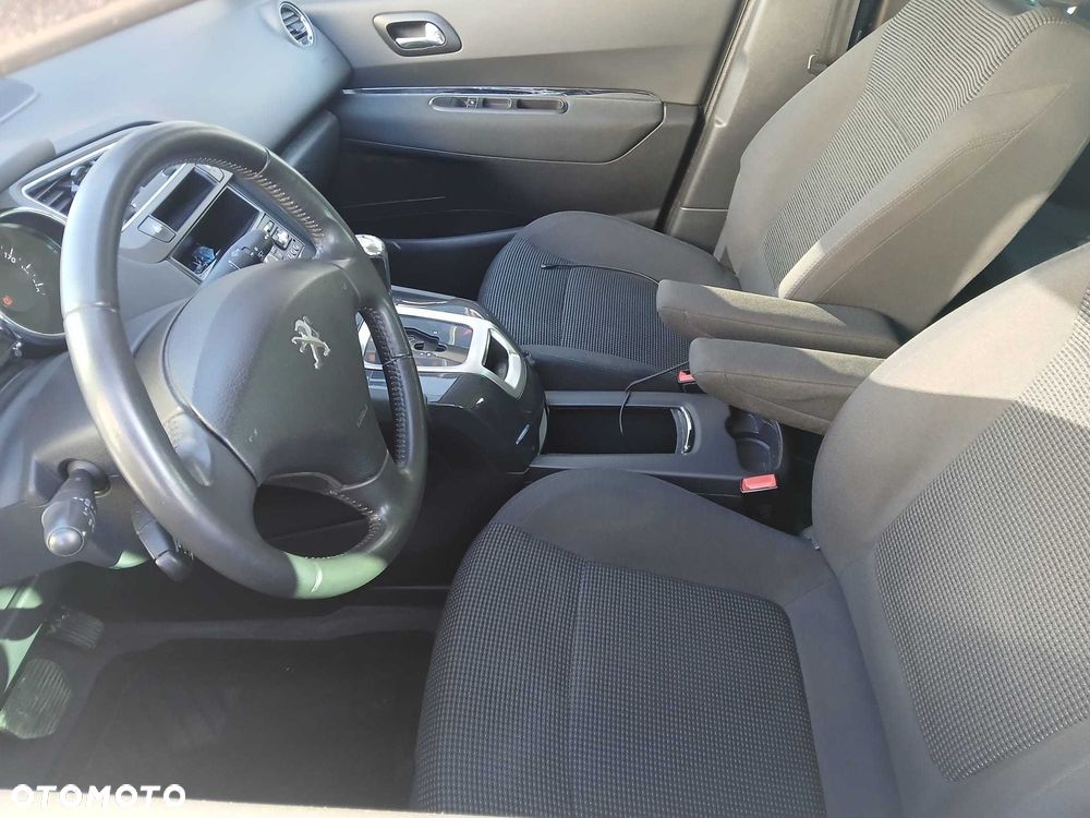 Peugeot 5008 - 8