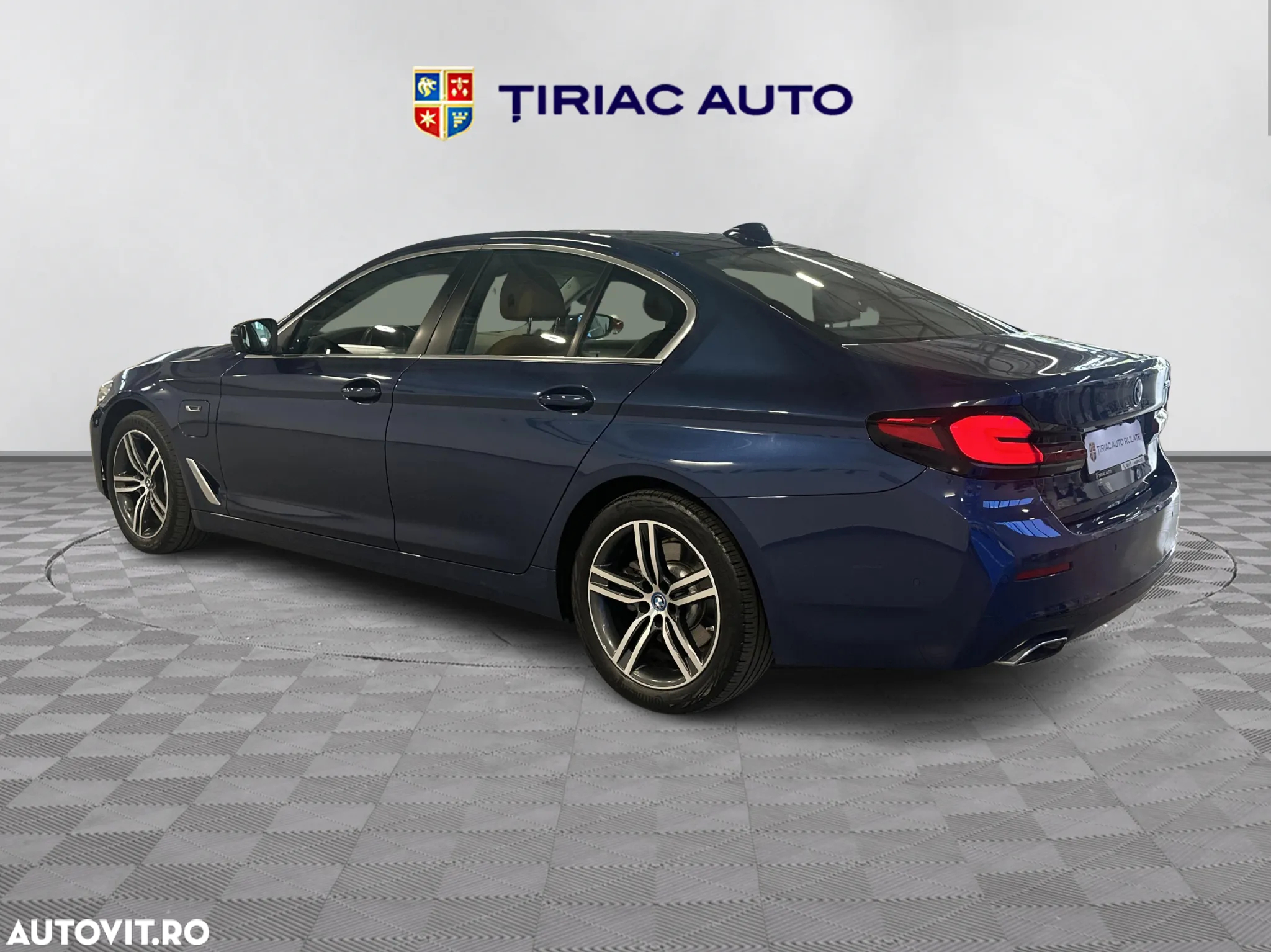 BMW Seria 5 520e Aut. - 3