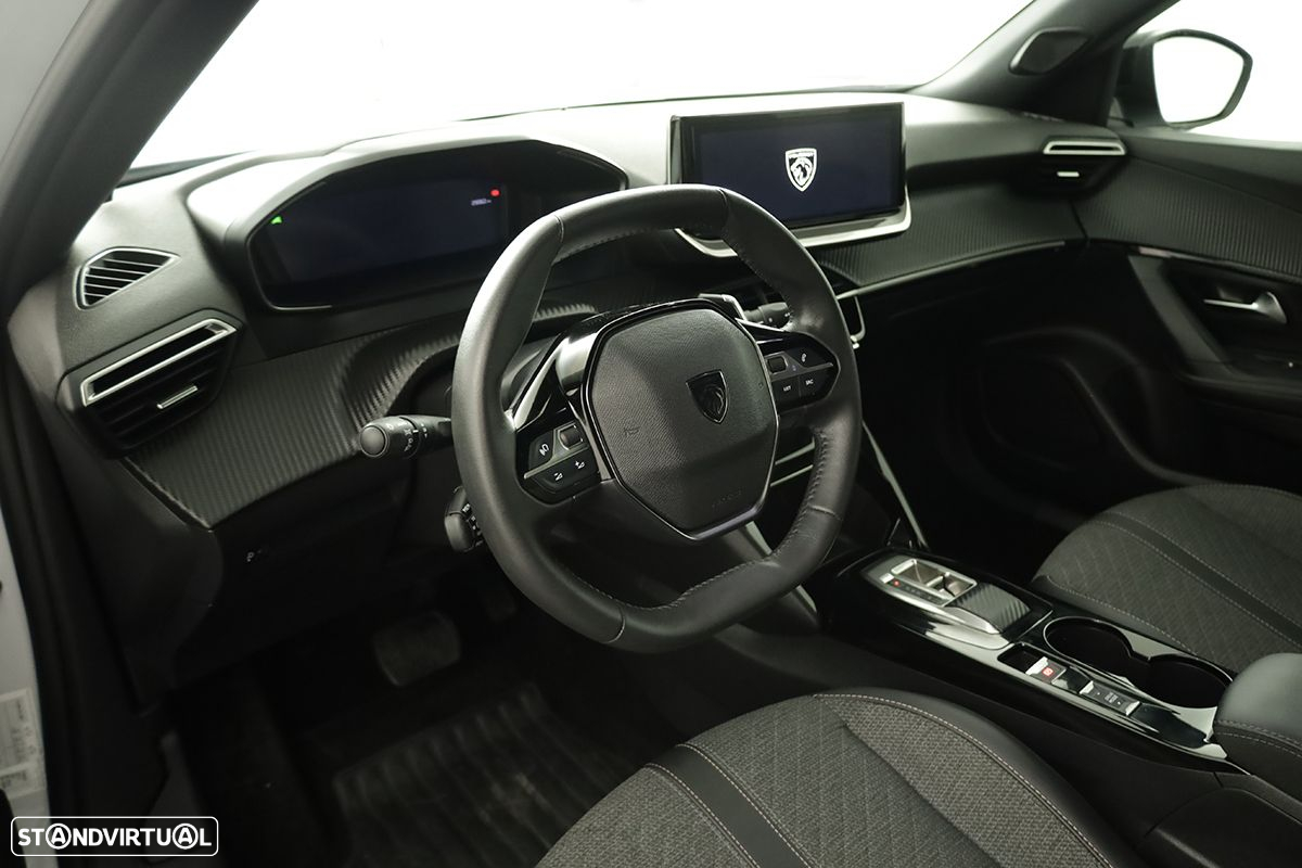 Peugeot 2008 1.2 PureTech Allure EAT8 - 7