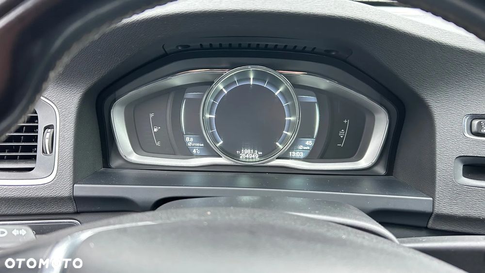 Volvo V60 D2 R-Design - 9