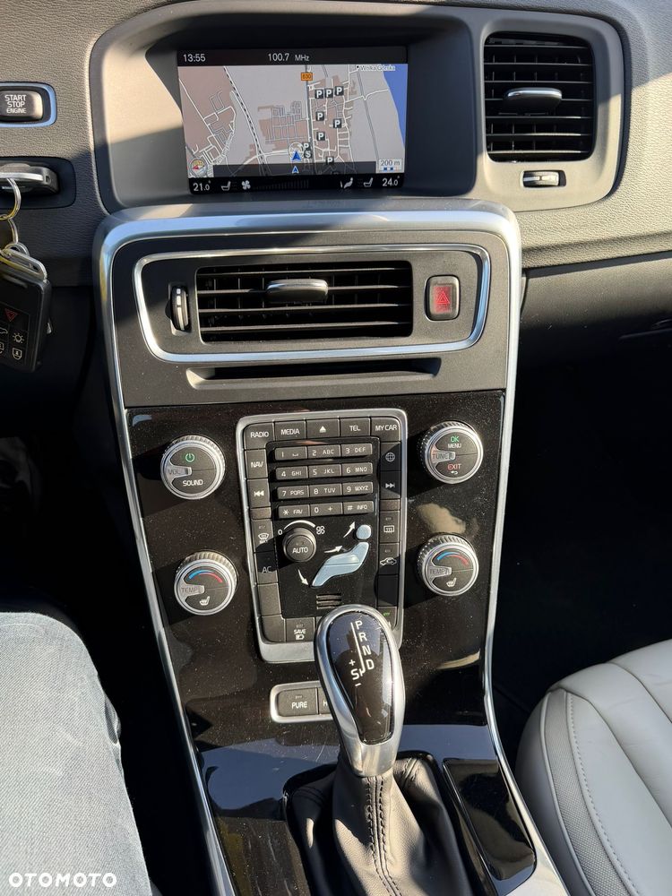 Volvo V60 D6 AWD Plug-in Hybrid Momentum - 18