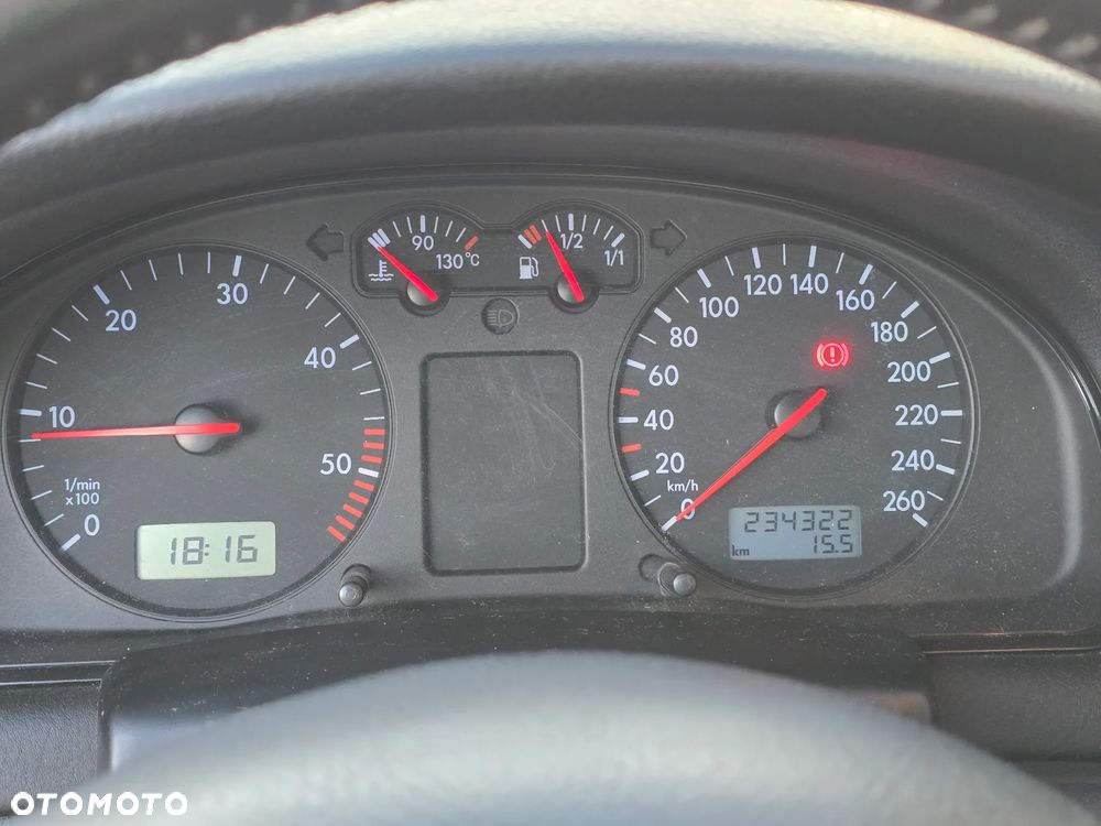 Volkswagen Passat 1.9 TDI Trendline - 10