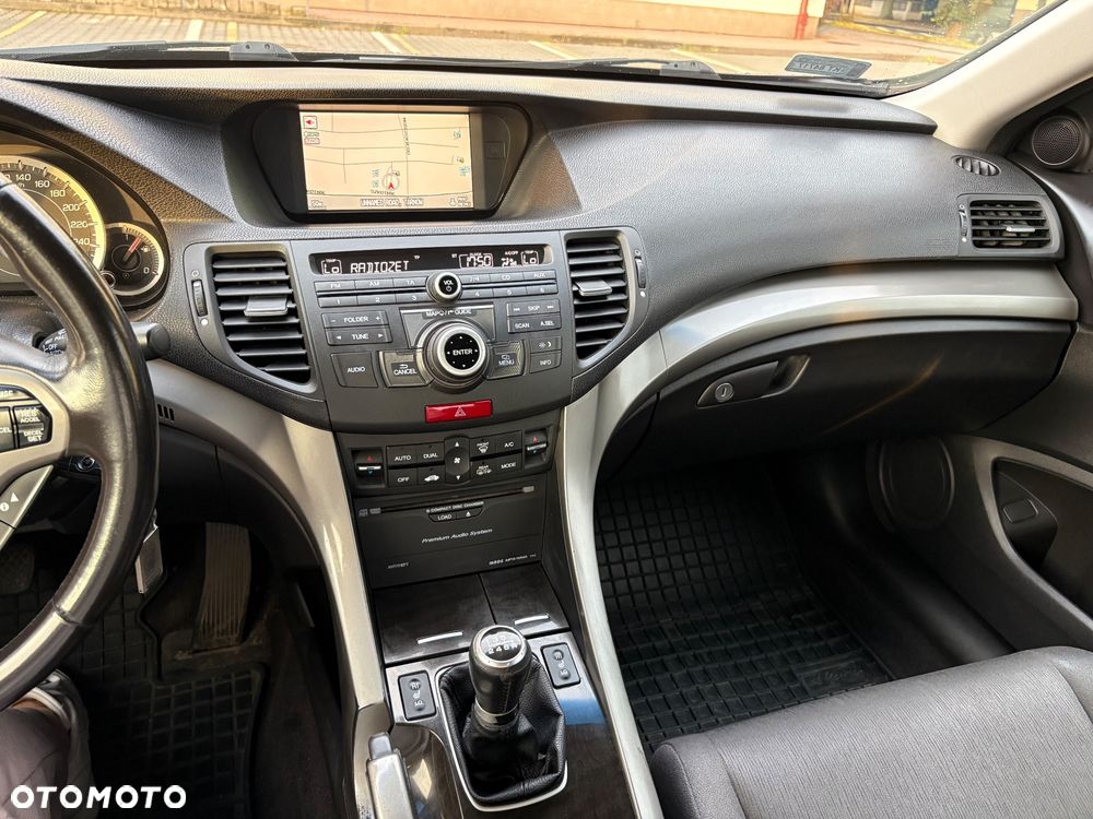 Honda Accord 2.0 Executive Nav - 22