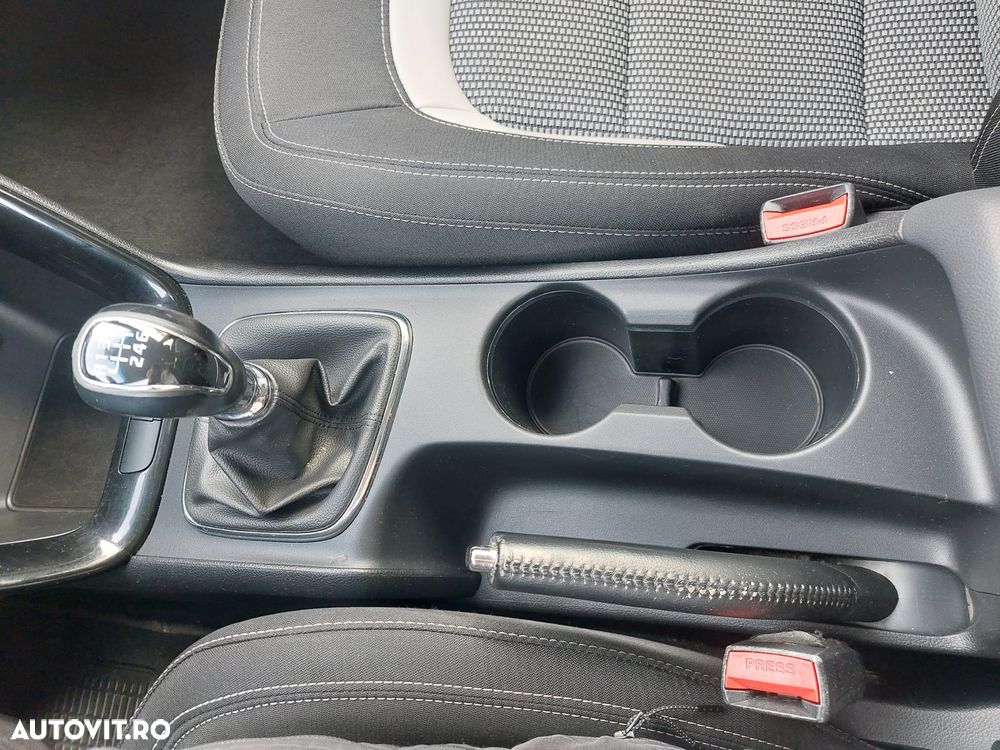 Kia Ceed - 33