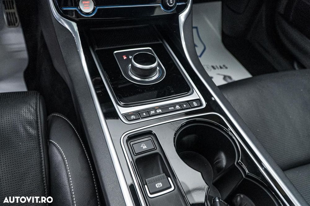 Jaguar XE 20d Aut. R-Sport - 29