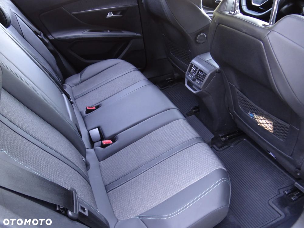 Peugeot 3008 1.2 PureTech Allure Pack S&S EAT8 - 17