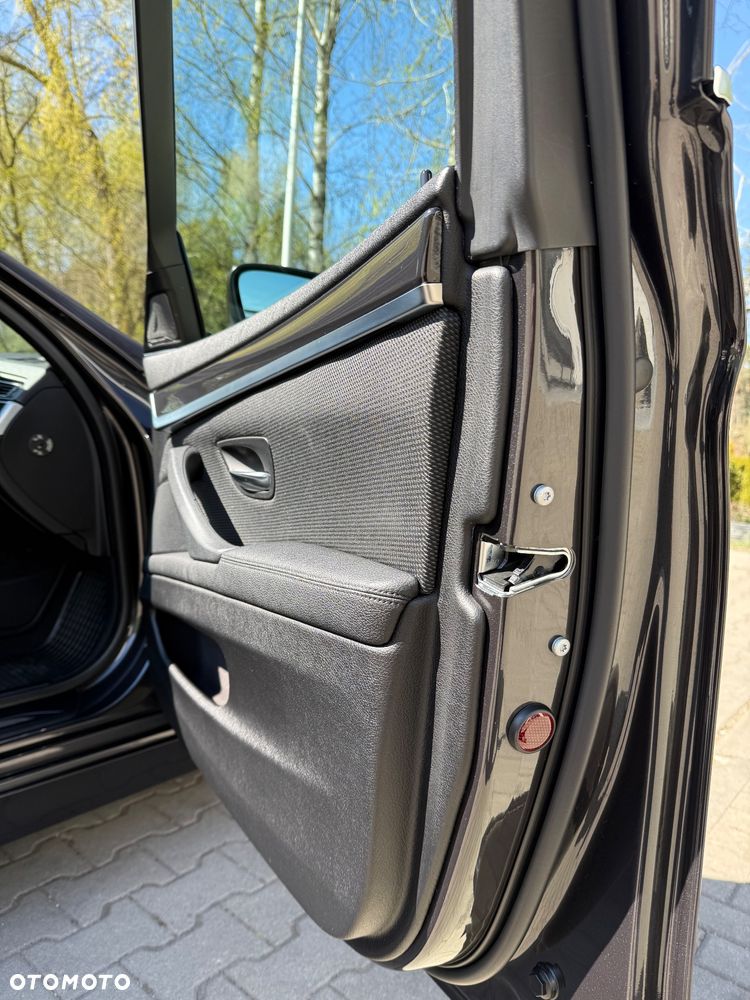 BMW Seria 5 520d - 27