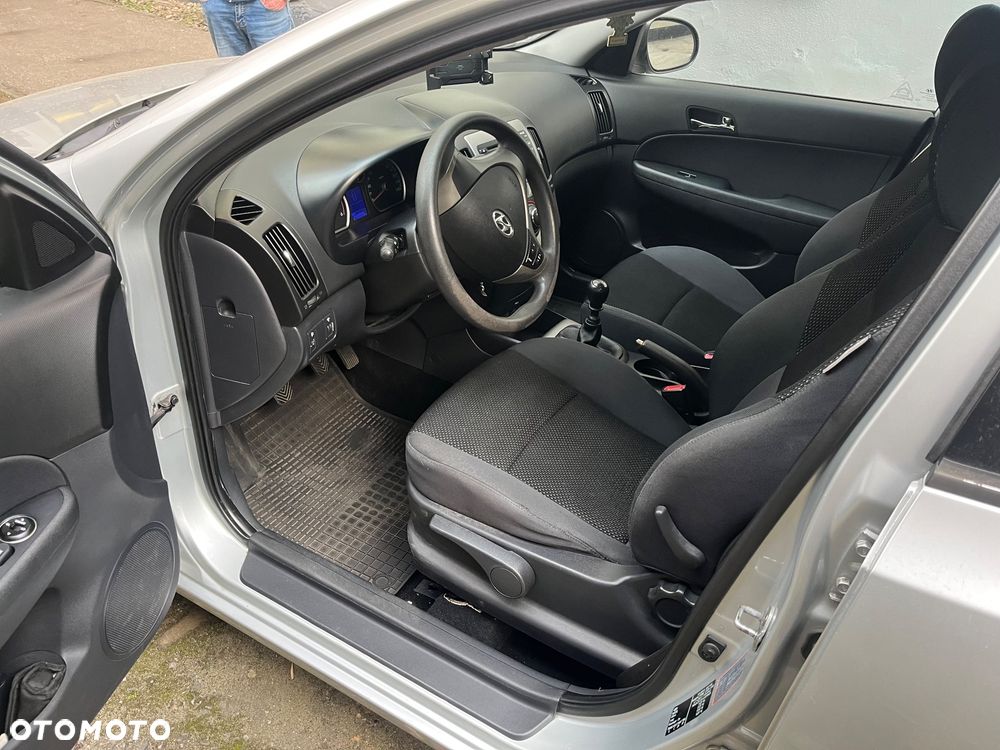Hyundai i30 1.6 CRDi Classic + - 8
