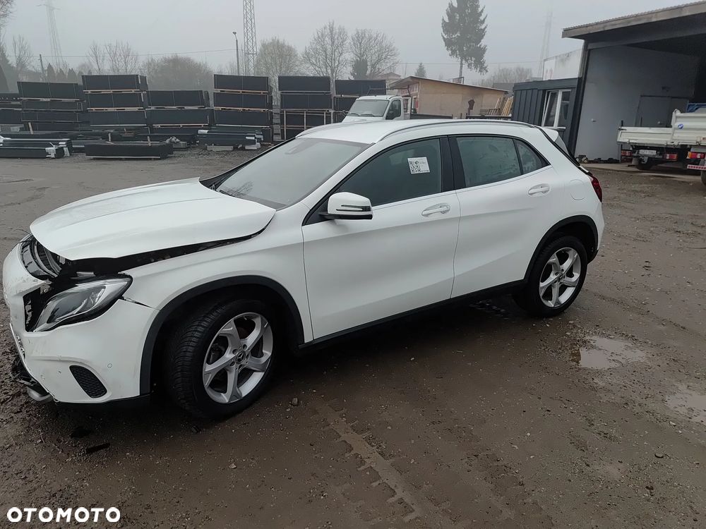 Mercedes-Benz GLA - 1