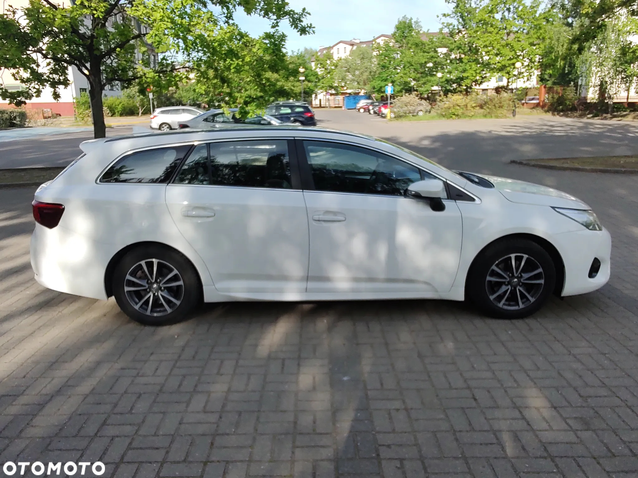 Toyota Avensis 1.8 Premium - 4