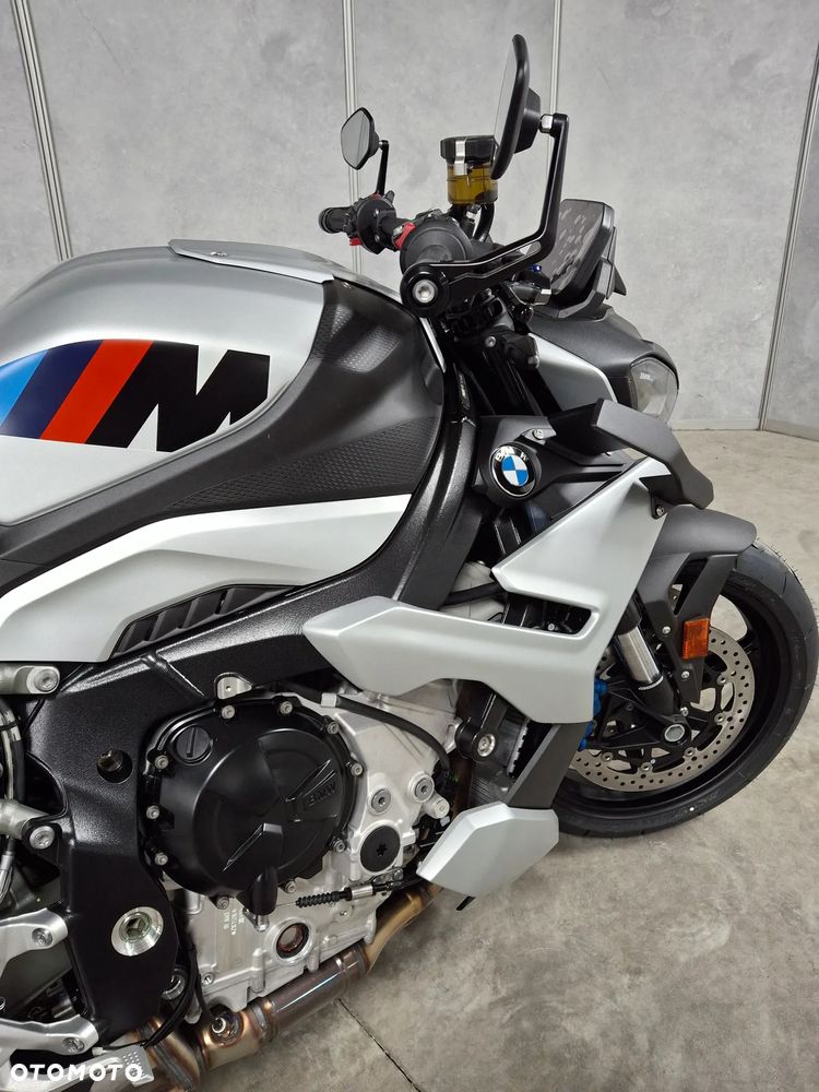 BMW S - 7