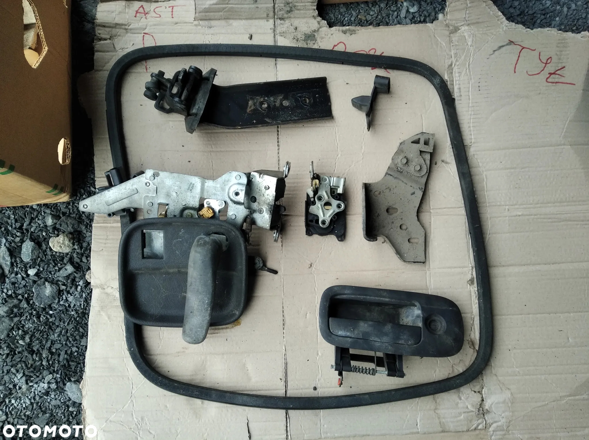 CHEVROLET EXPRESS GMC SAVANA ZAMEK KLAMKA WOZEK bocznych drzwi przesuwnych prawych boczne ZEWNETRZNA WEWNETRZNA 4.3 v6 4.8 5.3 6.0 6.6 v8 side door LOCK HANDLE OUTSIDE INSIDE - 4