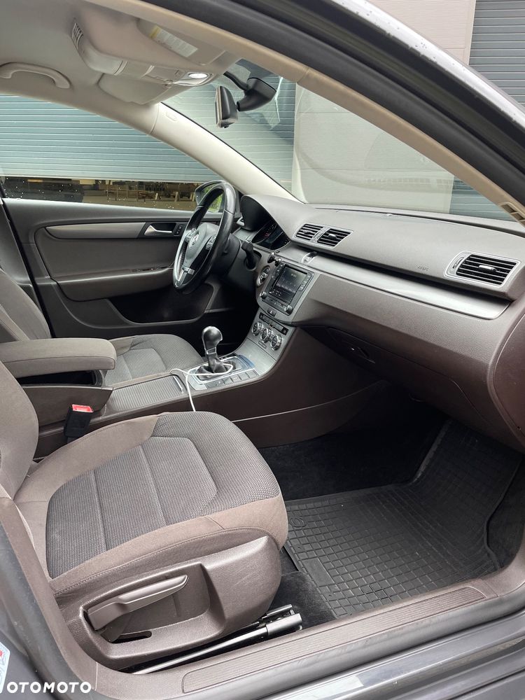 Volkswagen Passat 2.0 TDI Comfortline DSG - 14