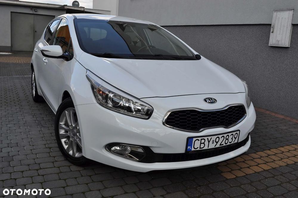 Kia Ceed 1.4 CVVT Dream Team Edition - 4