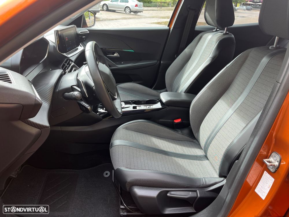 Peugeot 2008 1.2 PureTech Allure EAT8 - 7