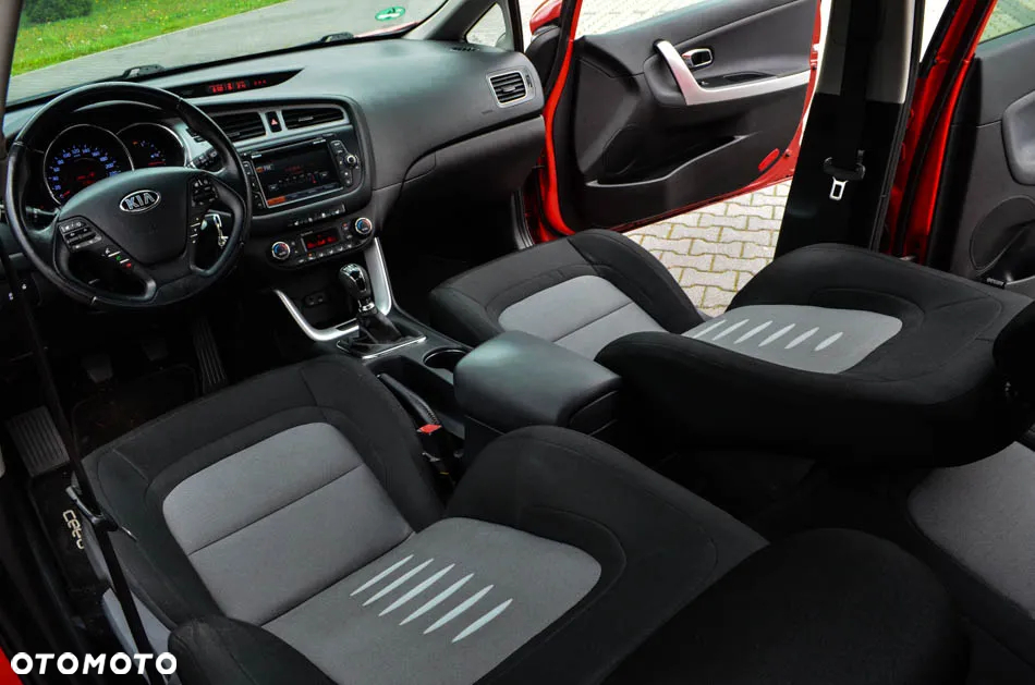 Kia Ceed 1.6 CRDi 128 Fifa World Cup Edition - 35