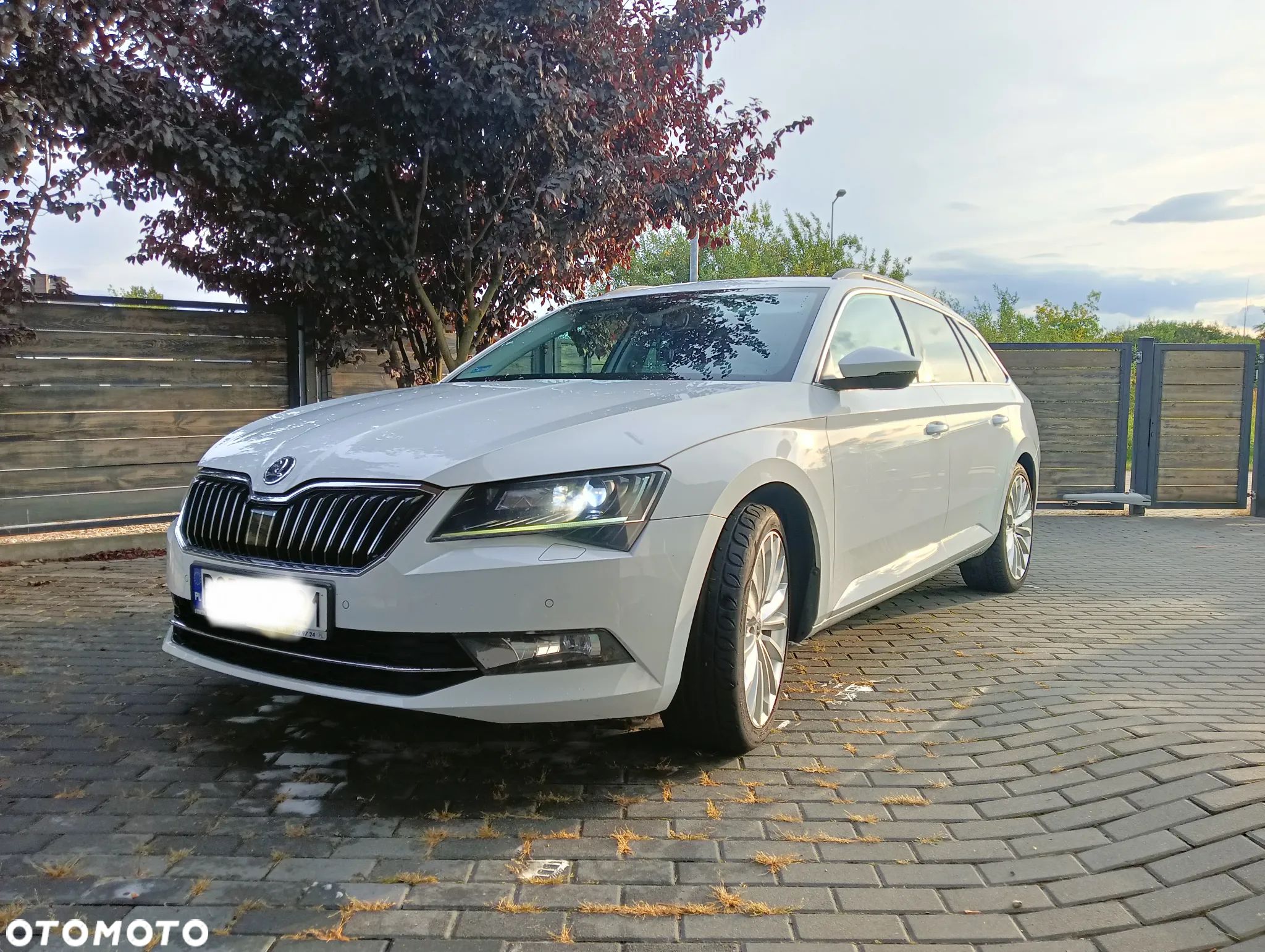 Skoda Superb Combi 1.6 TDI DSG Active - 1
