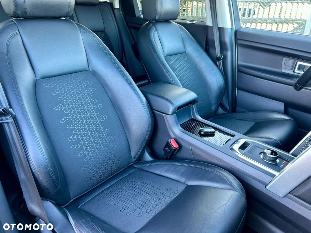 Land Rover Discovery Sport - 12