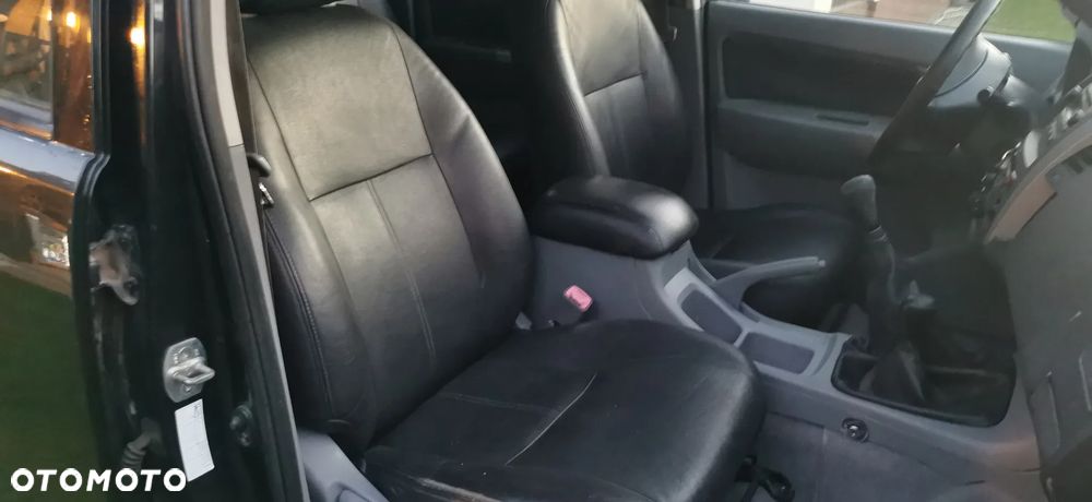 Toyota Hilux 2.5 D-4D DLX + - 16