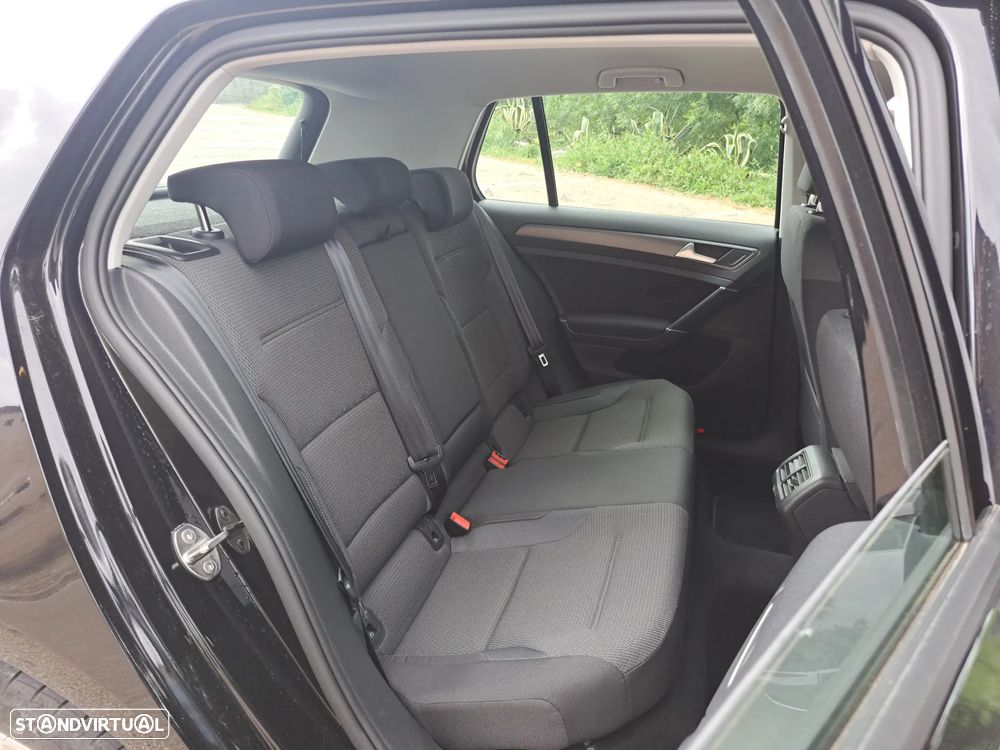 VW Golf 1.6 TDI Highline - 29