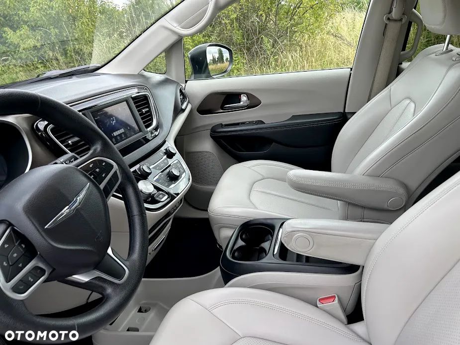 Chrysler Pacifica - 26