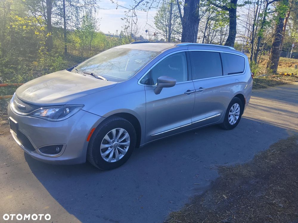Chrysler Pacifica - 10