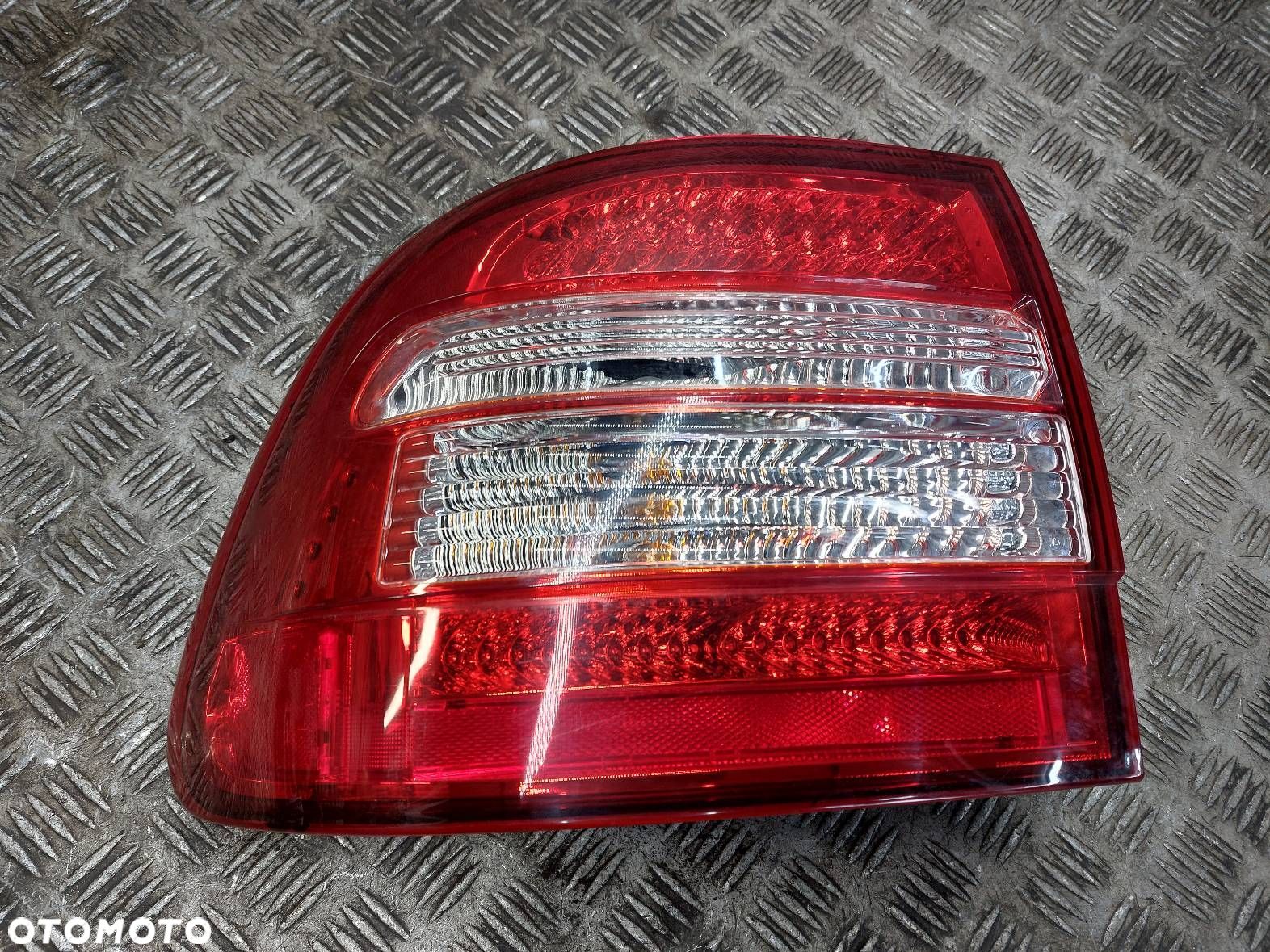 LAMPA LEWY TYŁ POSCHE CAYENNE I - 1
