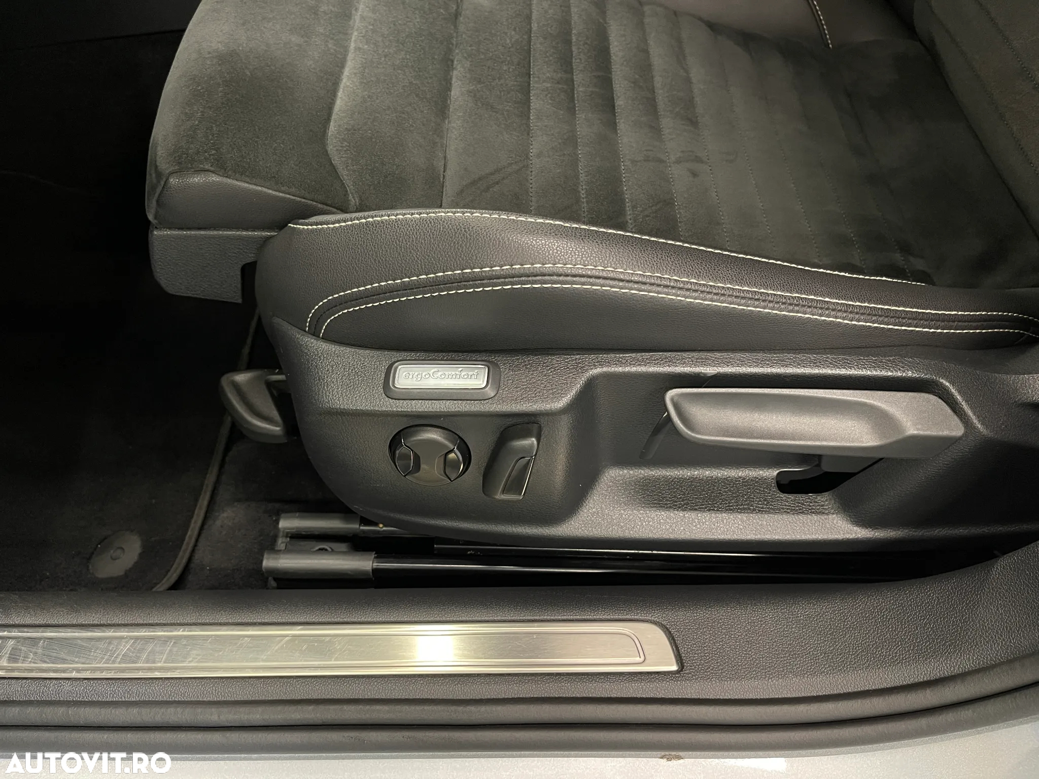 Volkswagen Passat 2.0 TDI DSG Highline - 24