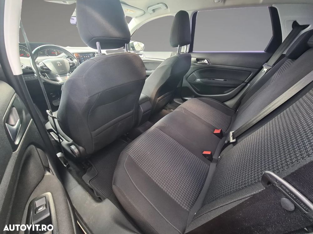 Peugeot 308 1.2 L PureTech Turbo S&S Allure Aut. - 6