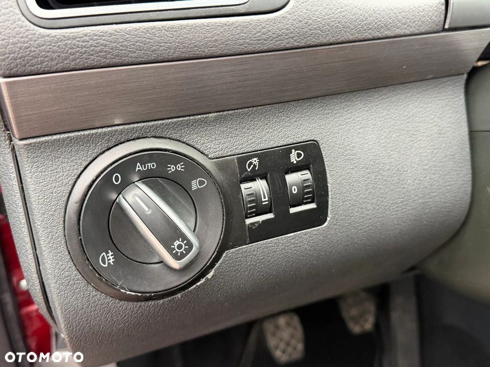 Volkswagen Touran - 25