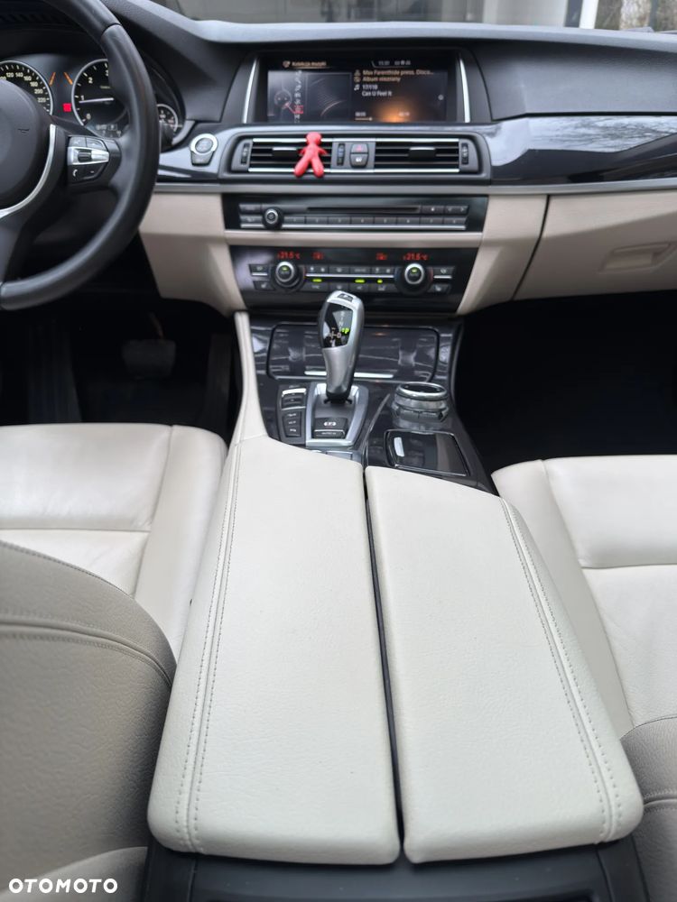 BMW Seria 5 520d xDrive - 12