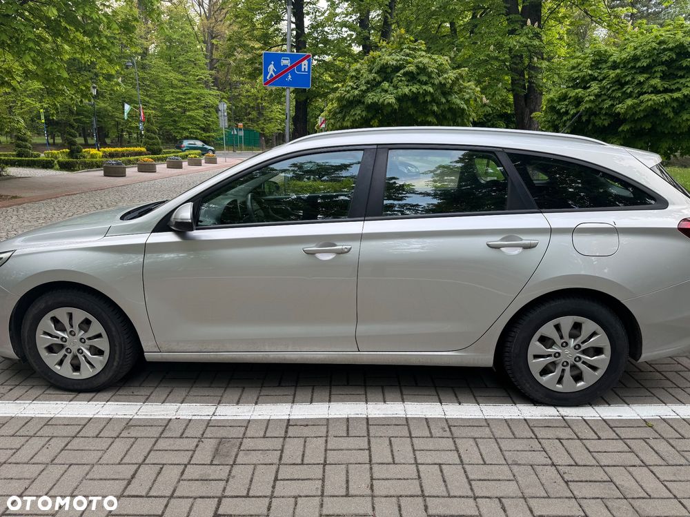 Hyundai i30 1.6 D Classic + - 9