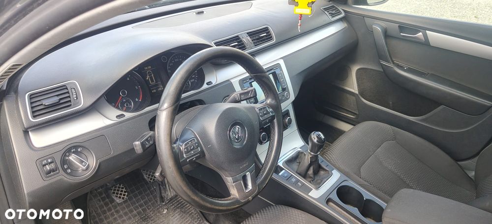 Volkswagen Passat 1.6 TDI Perfectline - 11