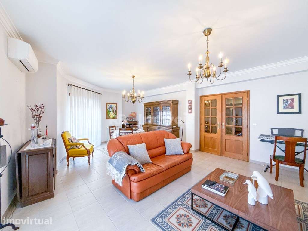 Apartamento T4 com garagem, na zona norte do Entroncamento - Grande imagem: 3/41