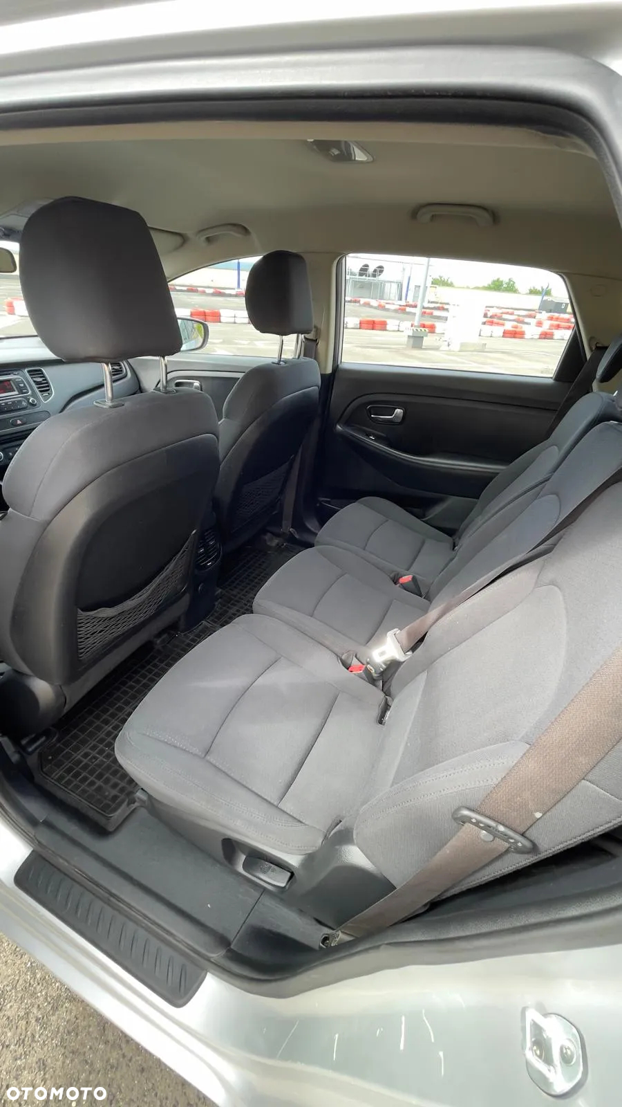 Kia Carens 1.6 GDI L - 11