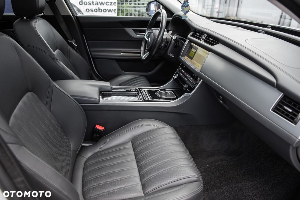 Jaguar XF 25d AWD Prestige - 35