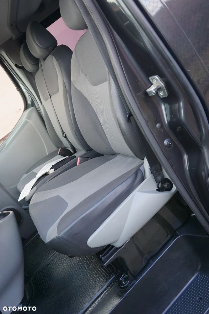 Renault Trafic 2.0 dCi 115 Grand Passenger Expression - 17