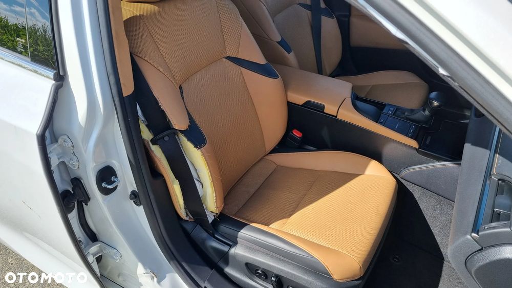 Lexus ES 300h Prestige - 21