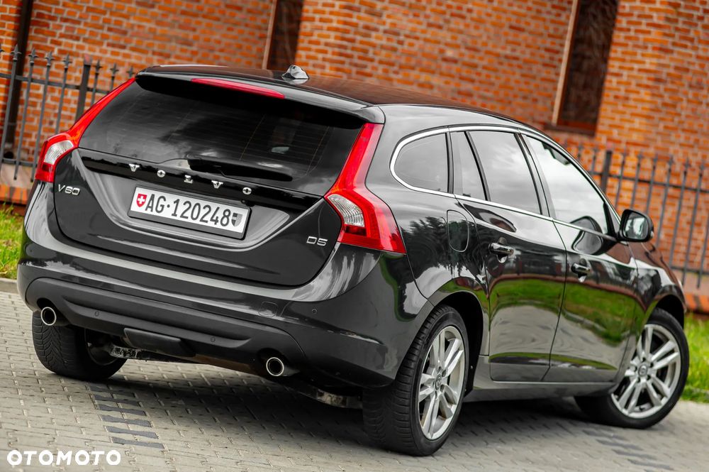 Volvo V60 D5 Geartronic Momentum - 19