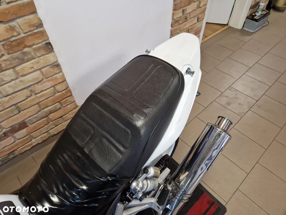 Suzuki GSX - 24