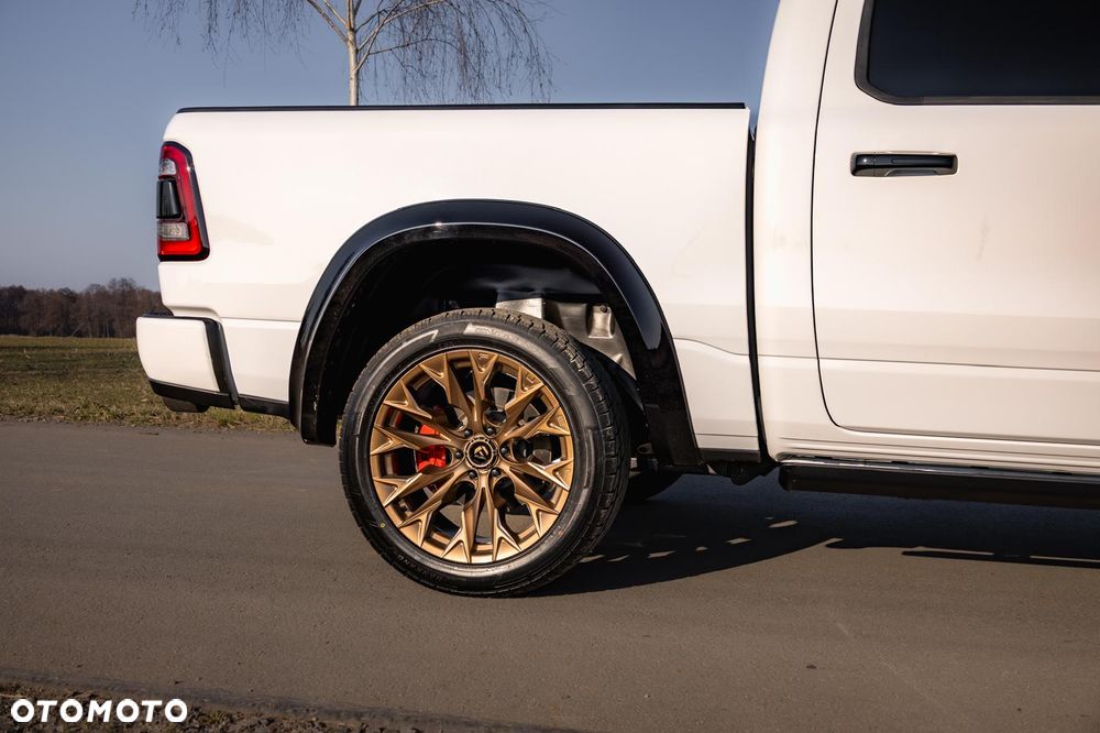 RAM 1500 Crew Cab Shortbed Bighorn - 24