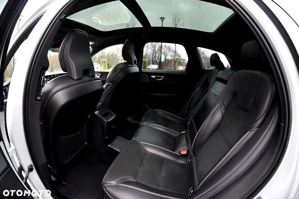 Volvo XC 60 T8 Plug-In Hybrid AWD R-Design - 28