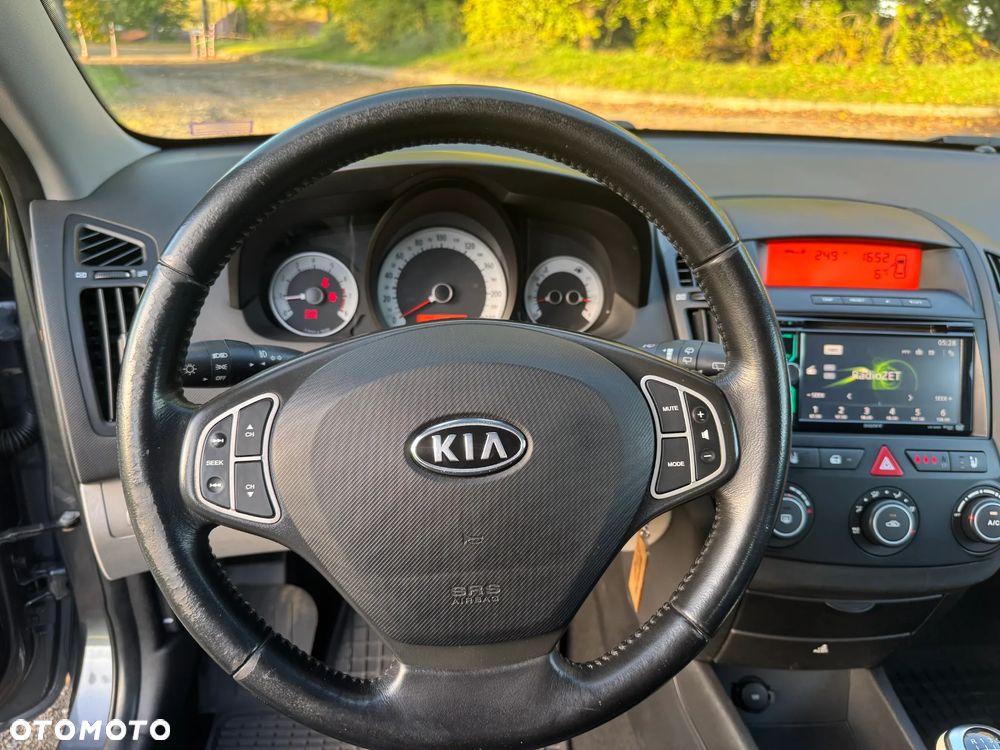 Kia Ceed - 11