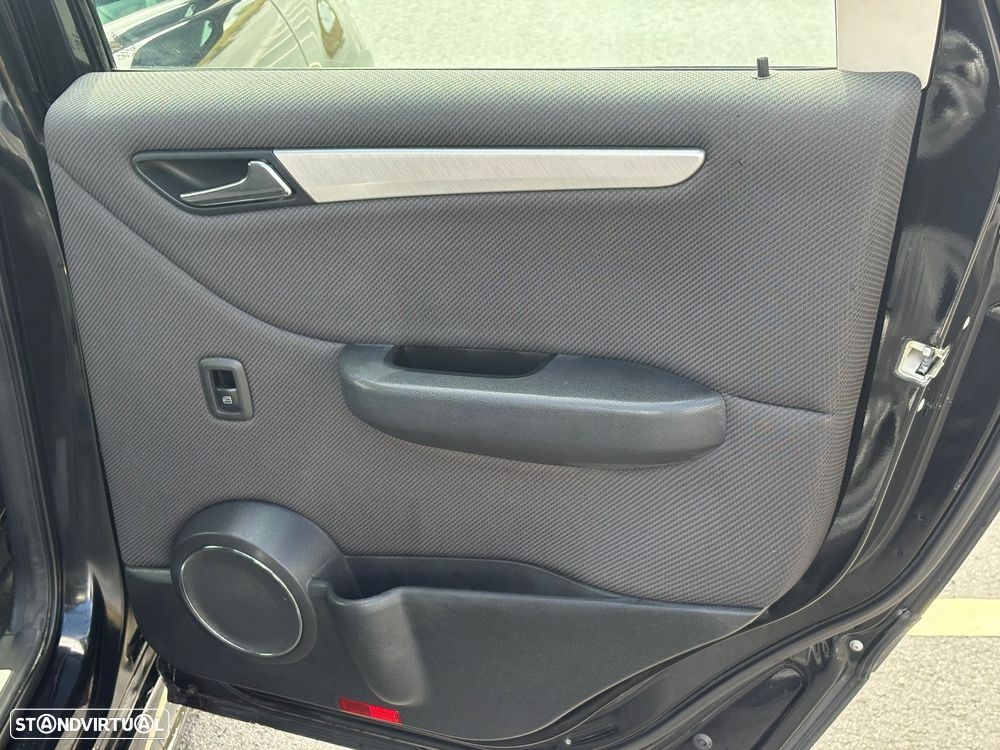 Mercedes-Benz B 180 CDI - 12