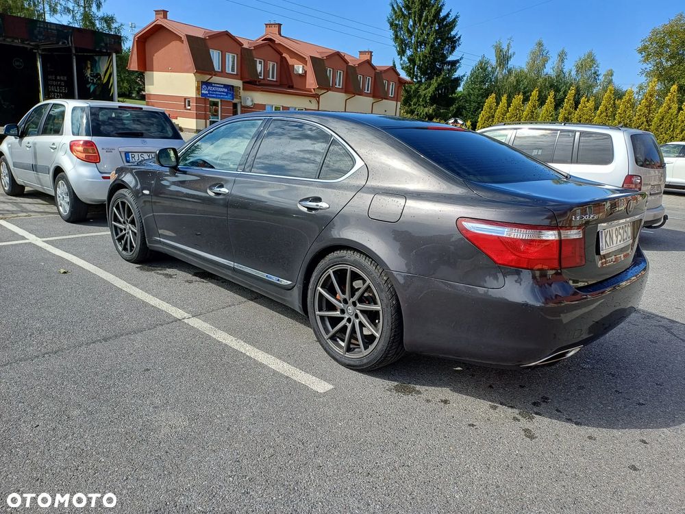 Lexus LS - 25