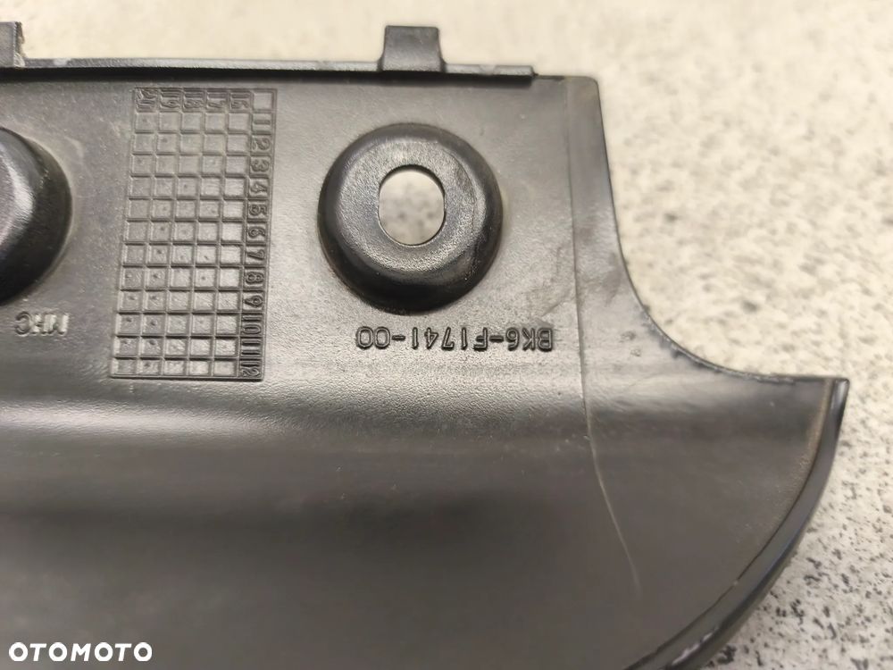 Zadupek, ogon prawy, owiewka, osłona prawa, bok, boczek Yamaha R125 R 125 2023 - 3